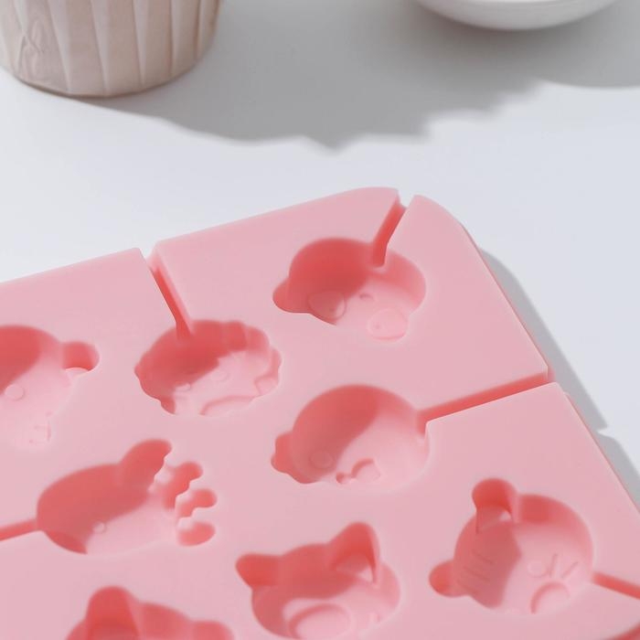 Форма для леденцов «Зверята», силикон, 14×14×1,4 см, 8 ячеек, с палочками, цвет МИКС Форма для леденцов «Зверята», силикон, 14×14×1,4 см, 8 ячеек, с палочками, цвет МИКС