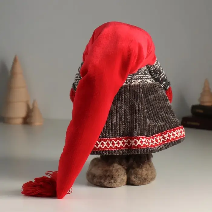 Кукла интерьерная Кукла интерьерная "Бабусечка в длинном красном колпаке и сером платье" 25 см