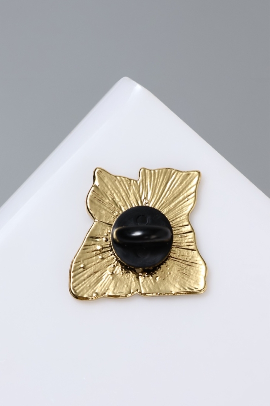 Значок «Котики», цвет чёрно-белый в золоте Значок «Котики», цвет чёрно-белый в золоте