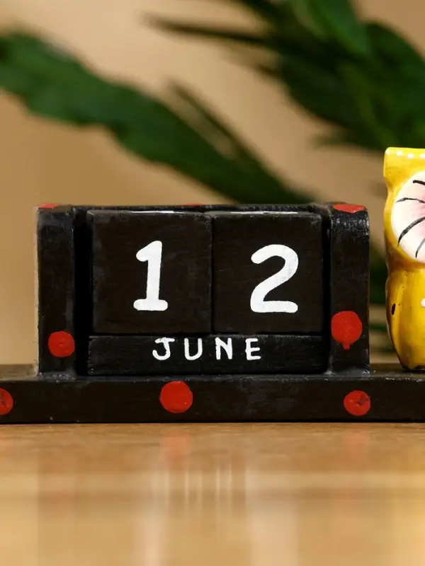 Календарь настольный "Совушки" дерево 19х6х6 см, цв. чёрно-жёлтый