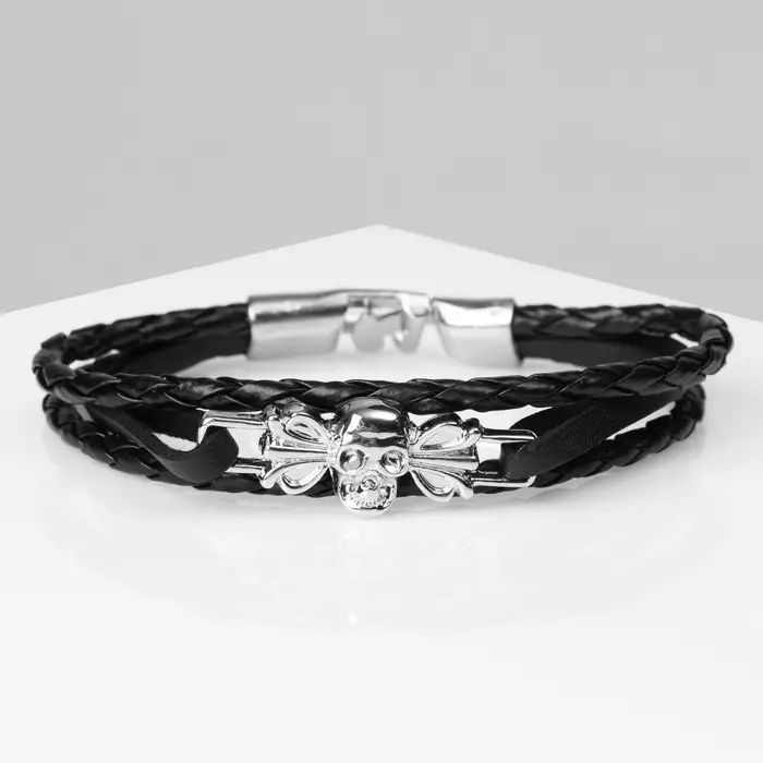 Браслет мужской &laquo;Крепость&raquo; череп, цвет чёрный с серебром, 21.5 см