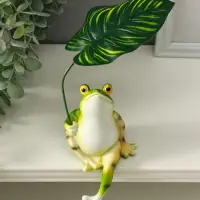 Сувенир полистоун "Лягуха под пальмовым листом" 5,8х7,5х14,5 см