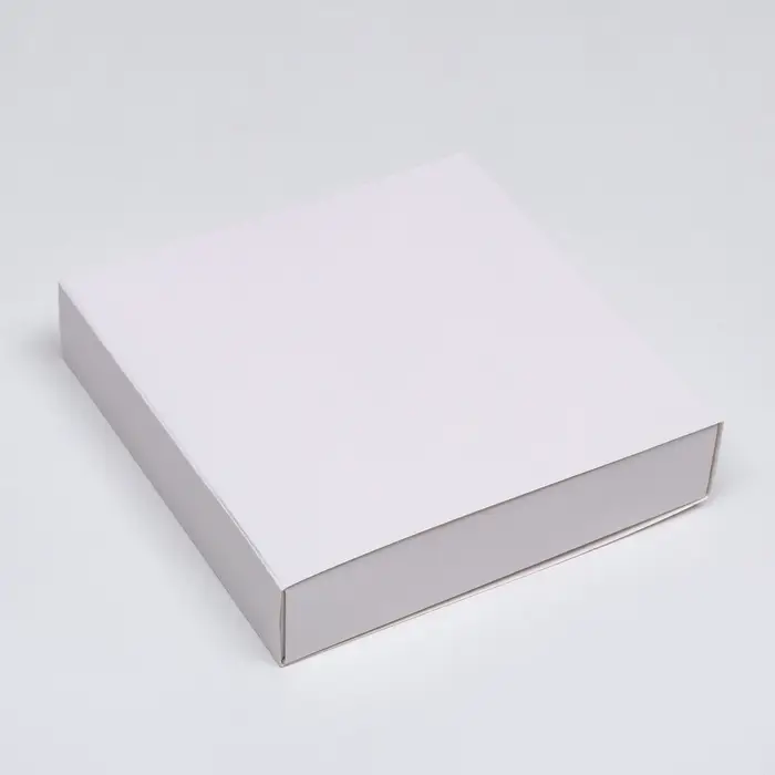 Коробка для 8 конфет + шоколад, с окном, белая, 17.7&times;17.8&times;3.8 см