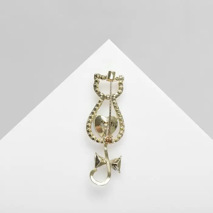 Брошь «Кошечка» хрустальная с бантиком, цвет белый в золоте Брошь «Кошечка» хрустальная с бантиком, цвет белый в золоте