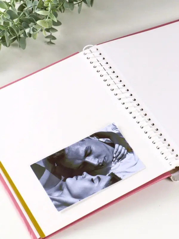 Фотоальбом 10 магнитных листов Фотоальбом 10 магнитных листов "Нежные розы" 23X28см, пер-т внутр.спираль