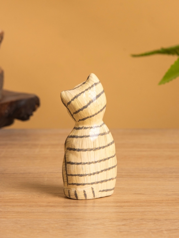 Сувенир «Полосатый кот», 8×3.5×2.5 см, дерево Сувенир «Полосатый кот», 8×3.5×2.5 см, дерево