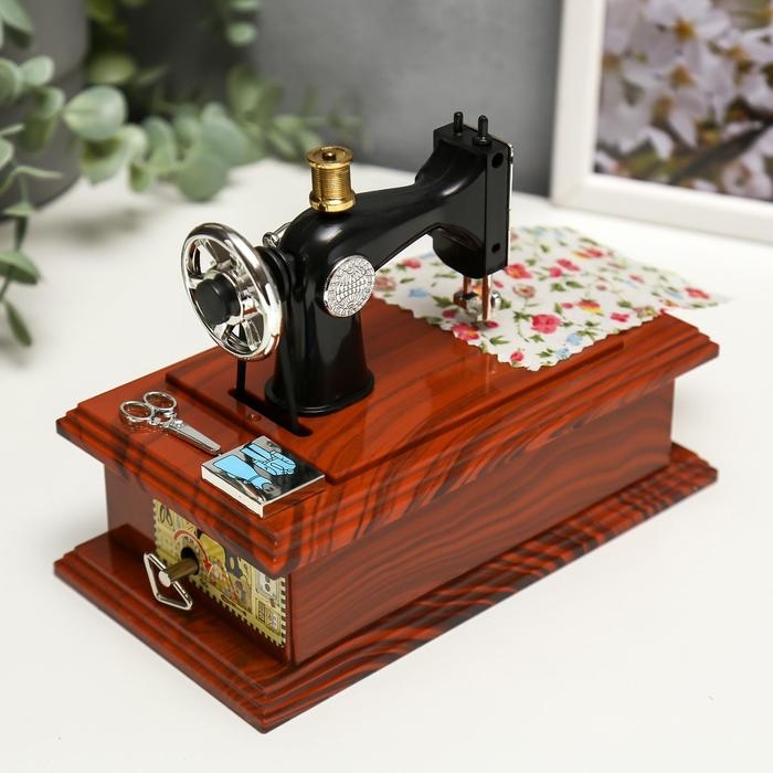 Шкатулка пластик музыкальная механическая Шкатулка пластик музыкальная механическая "Мамина швейная машинка" 9,5х18х13,5 см