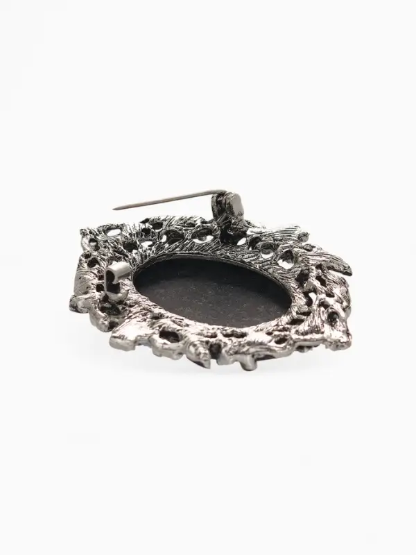 Брошь &laquo;Камея&raquo;, в цветах, чёрно-белая в чернёном серебре