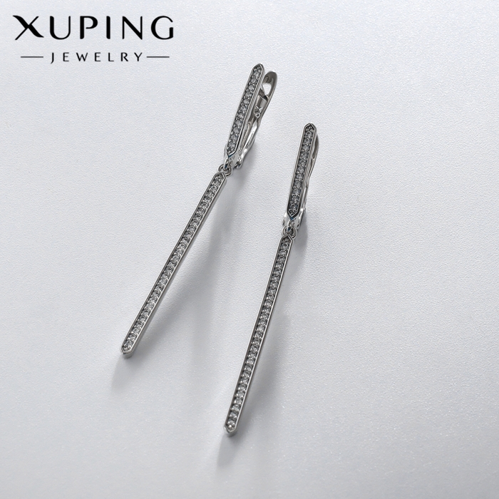 Серьги со стразами XUPING гордость, цвет белый в серебре Серьги со стразами XUPING гордость, цвет белый в серебре