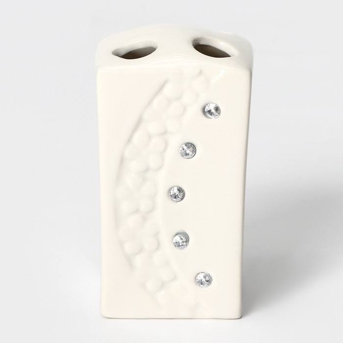 Набор аксессуаров для ванной комнаты Доляна «Цветочный барельеф», 4 предмета (дозатор 270 мл, мыльница, 2 стакана 210 мл), цвет белый Набор аксессуаров для ванной комнаты Доляна «Цветочный барельеф», 4 предмета (дозатор 270 мл, мыльница, 2 стакана 210 мл), цвет белый