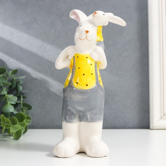 Сувенир керамика Сувенир керамика "Зайка на плечах у папы" жёлтый, 10х9,5х21 см