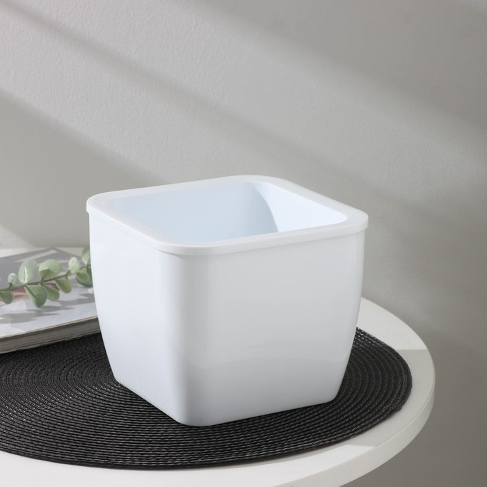 Кашпо для цветов со вставкой «Глянец», 2,4 л (1,6 л), цвет белый Кашпо для цветов со вставкой «Глянец», 2,4 л (1,6 л), цвет белый