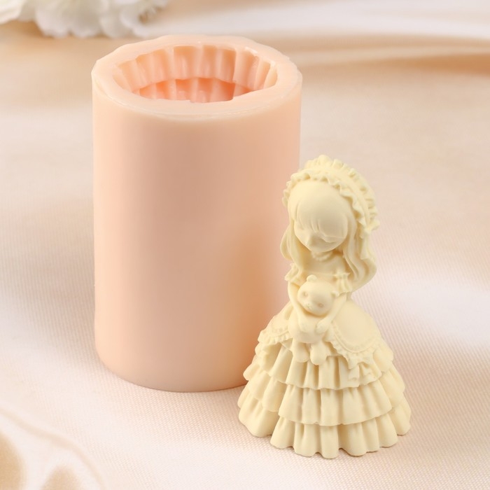 Молд силиконовый Молд силиконовый "Девочка с мишкой" 5х4х8,5 см