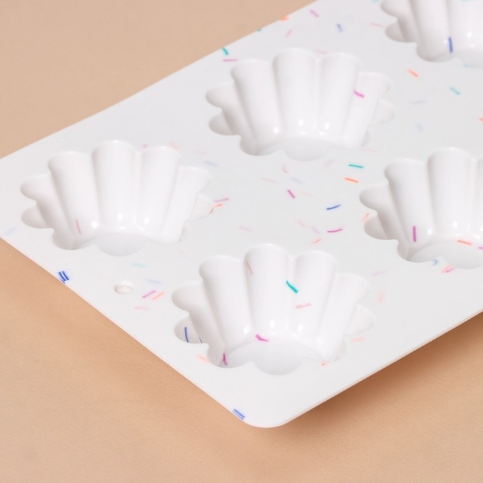 Форма для выпечки KONFINETTA «Сладости. Пудинг», силикон, 25,8×17,8×3 см, 6 ячеек (d=7 см), цвет белый Форма для выпечки KONFINETTA «Сладости. Пудинг», силикон, 25,8×17,8×3 см, 6 ячеек (d=7 см), цвет белый