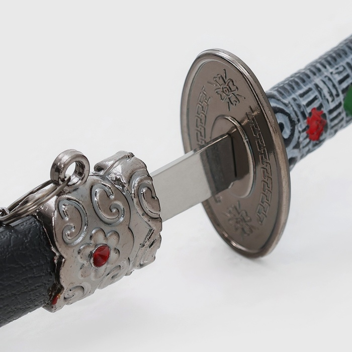 Сув. изделие катаны-мини 2в1 на подставке, ножны черные с белыми ромбами 16/20см микс Сув. изделие катаны-мини 2в1 на подставке, ножны черные с белыми ромбами 16/20см микс