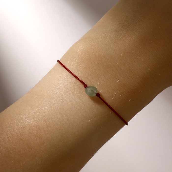 Браслет желаний «Нефрит» на бордовой нити, длина регулируется Браслет желаний «Нефрит» на бордовой нити, длина регулируется