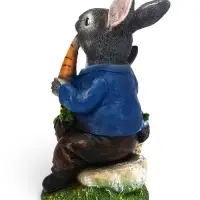 Садовая фигура &laquo;Зайчик с лопатой и морковкой&raquo; из полистоуна, 15&times;13&times;28 см