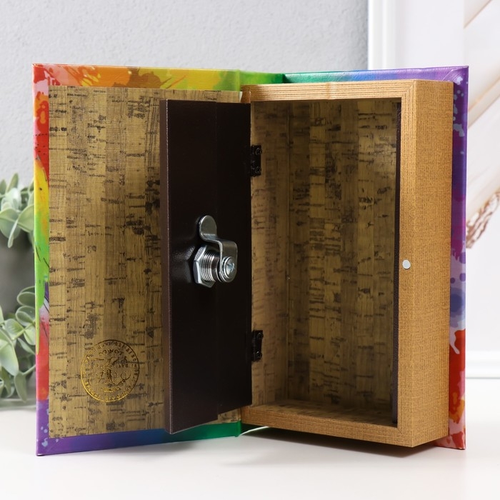 Сейф-книга дерево кожзам Сейф-книга дерево кожзам "Портрет девушки. Пятна краски" тиснение 21х13х5 см