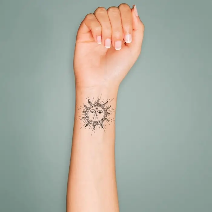 Переводная тату на тело чёрная «Эзотерика. Солнце», 6×6 см Переводная тату на тело чёрная «Эзотерика. Солнце», 6×6 см