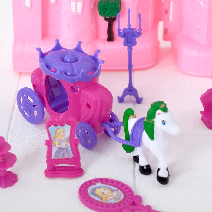 Кукольный замок с фигурками и аксессуарами, свет, звук Кукольный замок с фигурками и аксессуарами, свет, звук