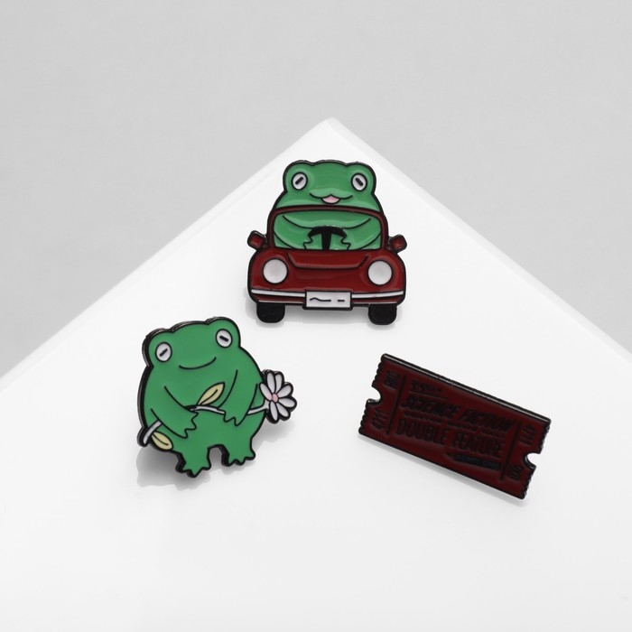 Набор значков (3 шт.) «Лягушачья романтика», цветной в чёрном металле Набор значков (3 шт.) «Лягушачья романтика», цветной в чёрном металле