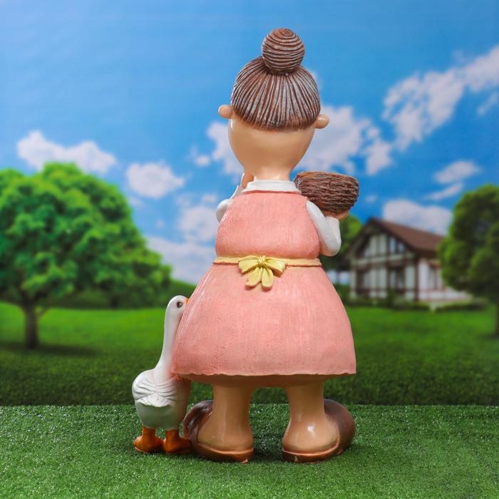 Садовая фигура  Садовая фигура "Бабушка с пшеницей" 24х30х60см