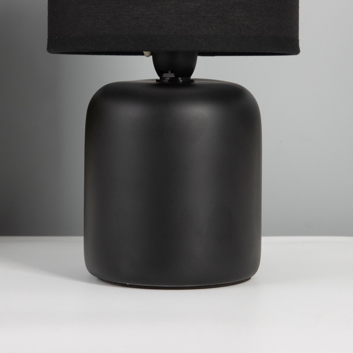 Лампа настольная Лампа настольная "Кира" 1х40Вт Е14 черный 14х14х26см