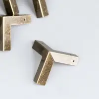 Уголок (накладка) для шкатулок металл набор 10 шт 3х3х3 см Уголок (накладка) для шкатулок металл набор 10 шт 3х3х3 см