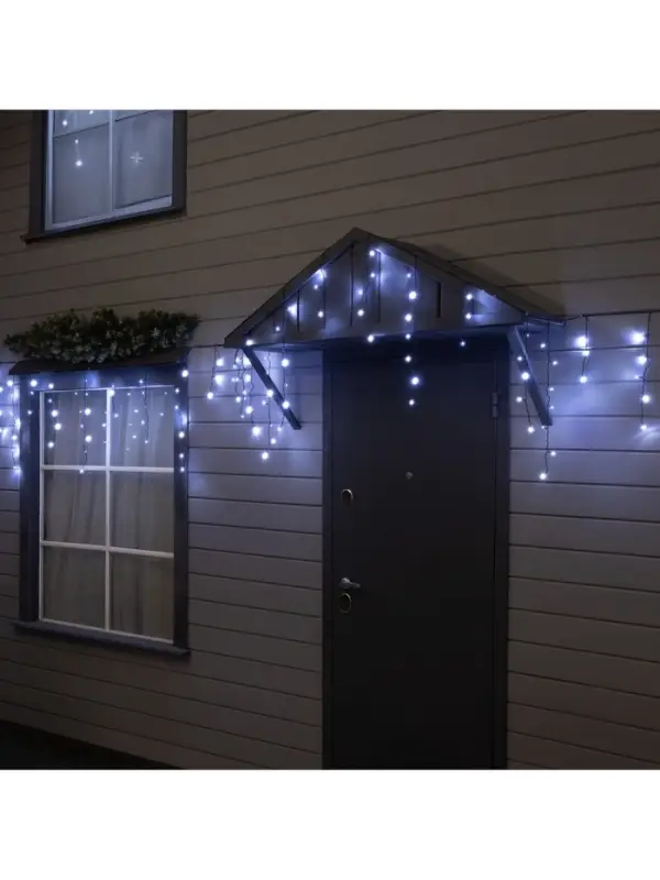 Гирлянда &laquo;Бахрома&raquo; 6&times;0.7 м, IP44, УМС, тёмная нить, 120 LED, свечение белое, 220 В