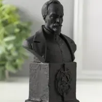 Бюст Дзержинского Ф.Э., гипс, 12&times;7.5&times;4 см, графит