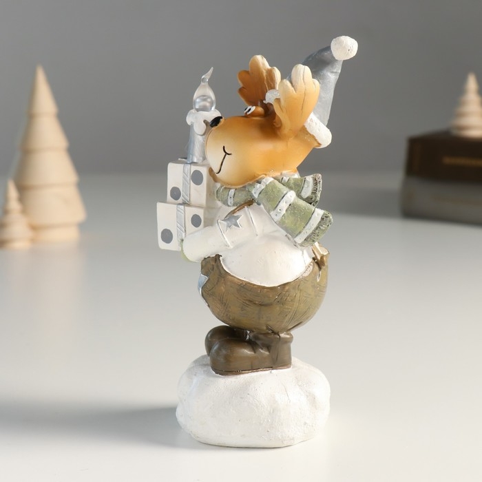 Сувенир полистоун свет Сувенир полистоун свет "Лосик в колпаке с подарками и свечой" 7,5х6,5х16 см