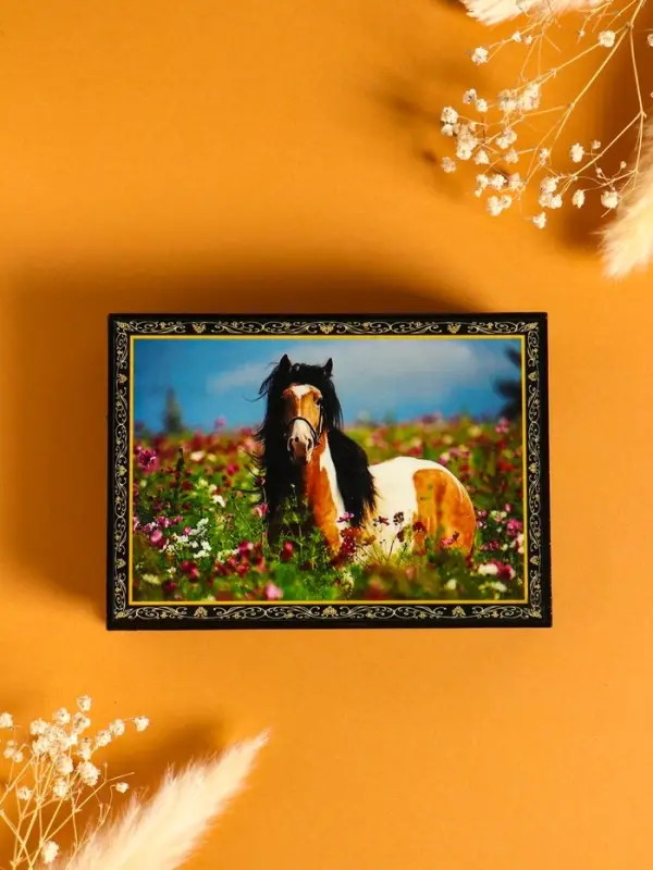 Шкатулка «Конь на лугу», 10×14 см, лаковая миниатюра