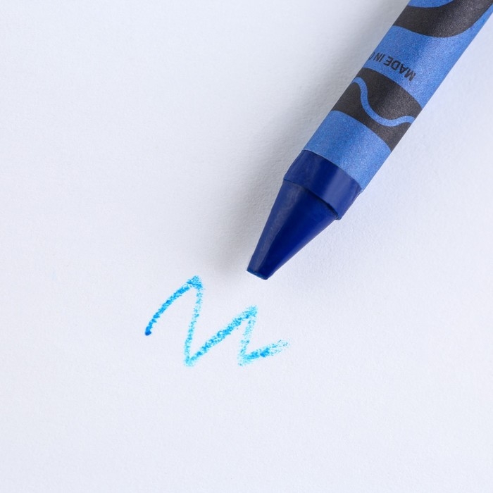 Подарочный набор: блокнот-раскраска и восковые мелки «Крутому гонщику» Подарочный набор: блокнот-раскраска и восковые мелки «Крутому гонщику»