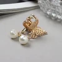 Крабик для волос &laquo;Милада&raquo;, белые бусинки, 2.5 см, золотистый