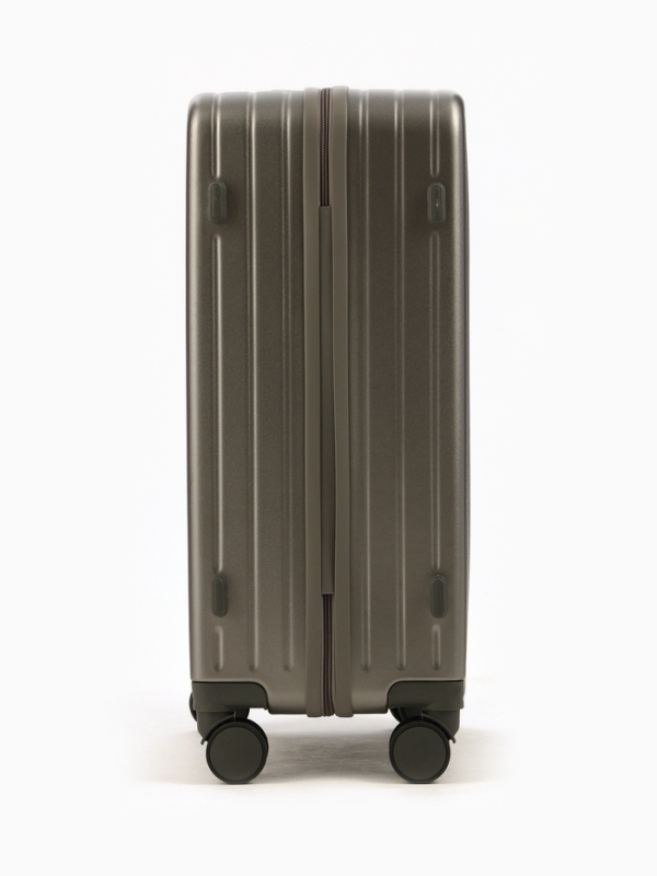 Чемодан 24 Чемодан 24", PС, 42*27*66, отд на молнии, код замок, 4 колеса, т. серый