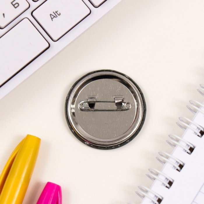 Значки закатные набор 3 шт d=35 мм Значки закатные набор 3 шт d=35 мм "Новый год" с тиснением 9х9 см