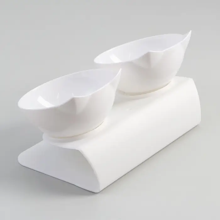 Миски, 27.5&times;14&times;15 см, 2 шт., на белой подставке, пластик, белые