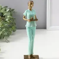 Сувенир полистоун "Медсестра в зелёном костюме с подносом с лекарствами" 23,5 см