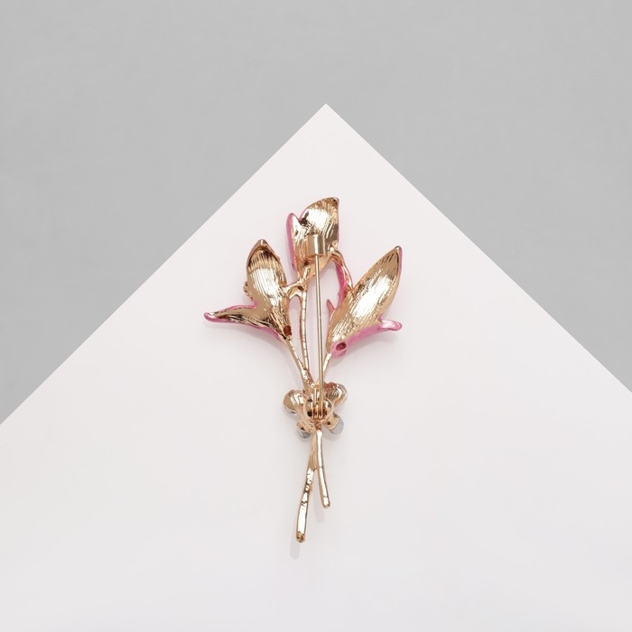 Брошь «Цветы» трио лилий, цвет розово-белый в золоте Брошь «Цветы» трио лилий, цвет розово-белый в золоте