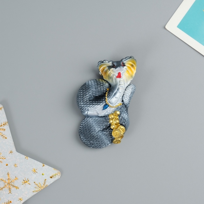 Магнит полистоун  Магнит полистоун "Змей тёмный с монетками" МИКС 6,5х3,8х2 см