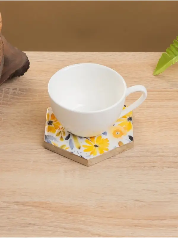 Подставка под горячее &laquo;Желтые и синие цветы&raquo;, набор 4 шт., 15&times;13&times;5 см, дерево манго