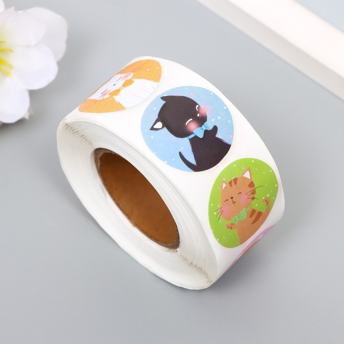 Наклейка бумага Наклейка бумага "Кошечки" d=2,5 см 500 шт в рулоне 3х6х6 см