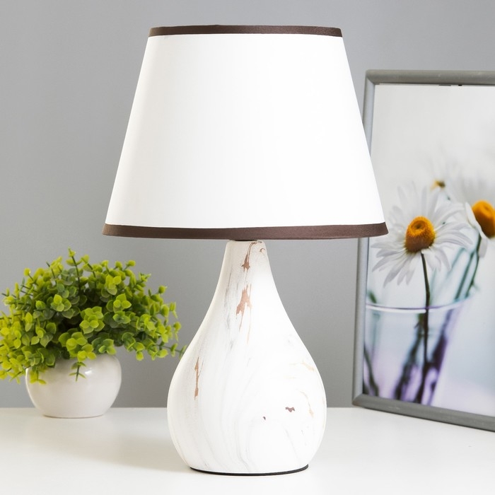 Лампа настольная 16614/1WT E14 40Вт белый 22,5х22,5х35,5 см RISALUX Лампа настольная 16614/1WT E14 40Вт белый 22,5х22,5х35,5 см RISALUX