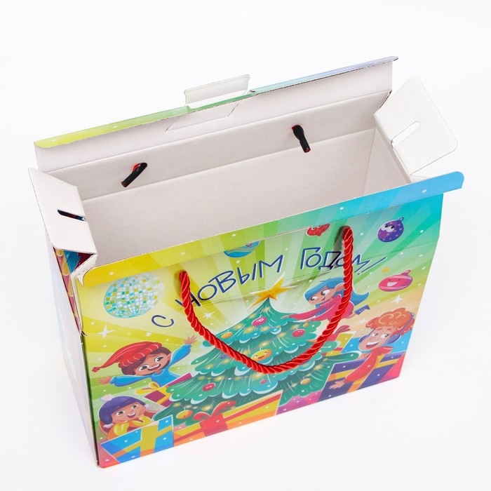 Новый год. Подарочная коробка новогодняя Фиеста металлизация 23 х 10 х 22 см. Новый год. Подарочная коробка новогодняя Фиеста металлизация 23 х 10 х 22 см.