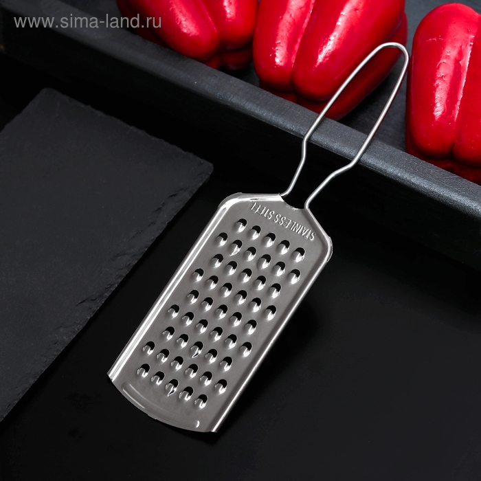 Тёрка для сыра средняя Доляна «Помощник», 21×5,5 см, с ручкой, цвет серебристый Тёрка для сыра средняя Доляна «Помощник», 21×5,5 см, с ручкой, цвет серебристый