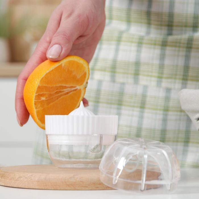 Соковыжималка для цитрусовых с лотком и крышкой Доляна, d=7,5 см, 7×7×8 см, цвет МИКС Соковыжималка для цитрусовых с лотком и крышкой Доляна, d=7,5 см, 7×7×8 см, цвет МИКС