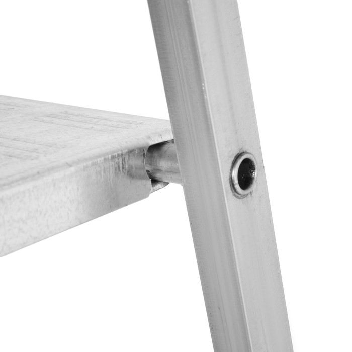 Стремянка ТУНДРА, оцинкованная, 6 ступеней Стремянка ТУНДРА, оцинкованная, 6 ступеней