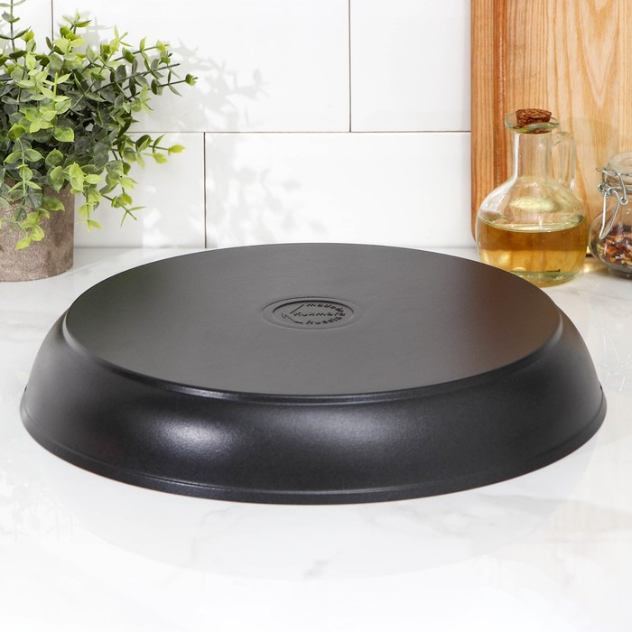 Сковорода, d=34 см, без ручек, антипригарное покрытие, цвет чёрный Сковорода, d=34 см, без ручек, антипригарное покрытие, цвет чёрный