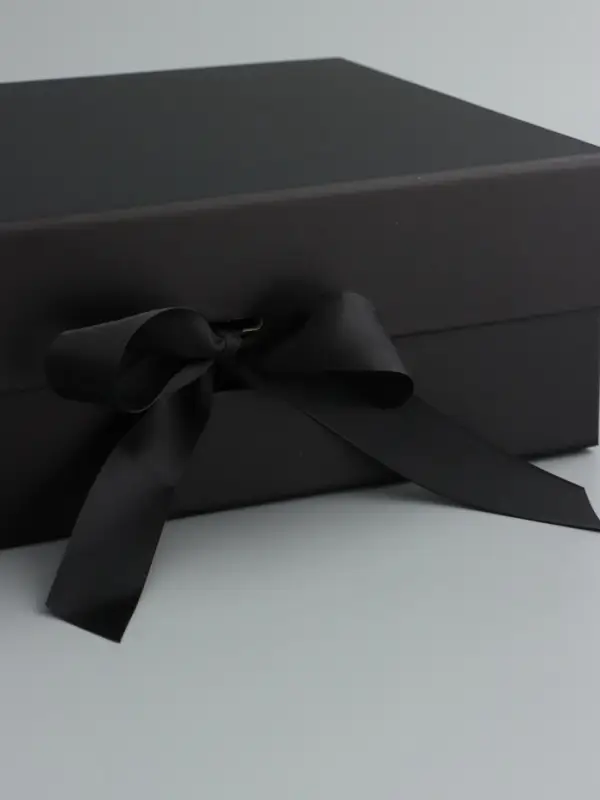 Коробка подарочная с бантом складная 29 х 22 х 10,5 см Черная