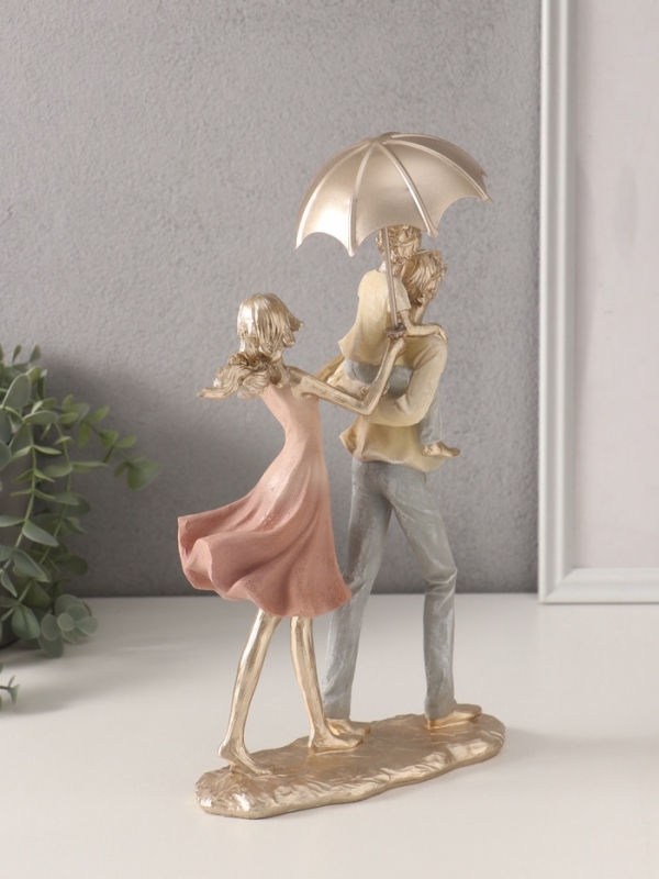 Сувенир полистоун Сувенир полистоун "Папа, мама, я - прогулка под зонтом" жёлто-розовый 17,5х8,5х27/31 см